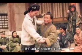 王思懿和李强在《水浒传》中的一场吻戏，竟然让双方都苦不堪言！视频封面