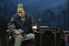 北京人民艺术剧院话剧《万家灯火》当年宋丹丹30岁演60岁的角色。视频封面