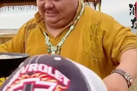 肥胖的草原男人视频封面