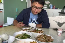 母亲节老公没能给丈母娘表示，第二天主动提出去吃一顿妈妈做的饭视频封面