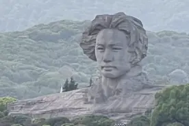 长沙橘子洲景区青年毛主席雕塑头像视频封面