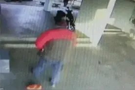 男子拉大便视频封面