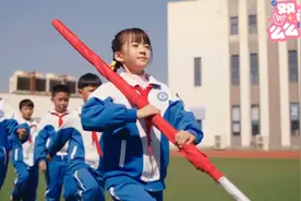 班长作为升旗手升国旗，学渣竟幻想自己成为升旗手视频封面