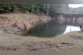 三人行20公里，山顶水库狂拉溪石斑鱼，看这操作一天可以钓百斤视频封面