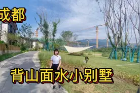 60多万能干嘛？能在成都买观山小别墅！没错就是它！小区里能划船