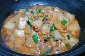 天冷后很适合吃这道萝卜煲，暖身暖胃很下饭，5块钱做一锅视频封面