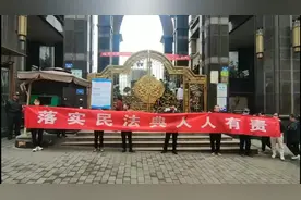 朝天门东和湾居民捍卫民法典279条，呼喊政策落地。