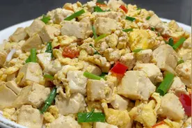 最近很火的鸡蛋豆腐做法，饭店一盘卖几十元，在家做成本只要5元视频封面