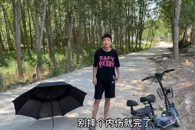 小二相亲对象骑车把腿摔伤，小二赶紧带着去检查，真不让人省心视频封面