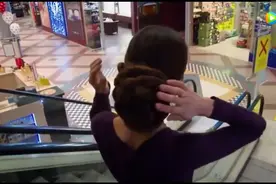 美女的长头发。视频封面