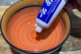 万能胶水不要出去买了，教你用牙膏做，比哥俩好还好用，快试试吧视频封面