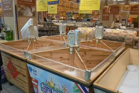超市大米遭疯抢什么情况视频封面