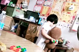 一天吃了十来块雪糕，搞得拉稀😂😂