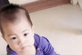 十三个月宝宝对奶茶就这么感兴趣？居然自己还找到破解方法视频封面