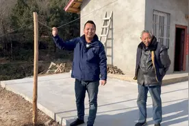 儿子在当兵，女婿充当起儿子的角色，把岳父岳母照顾的无微不至！视频封面