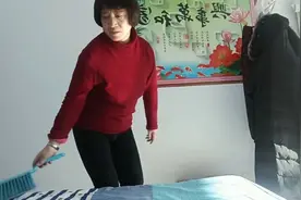 妈妈先别死，你还没告诉我手机密码呢！