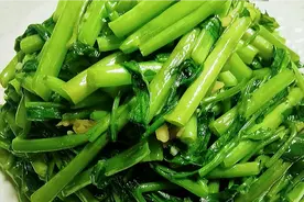 清炒空心菜的家常做法，青翠爽口不出水，诀窍交给你，其实很简单