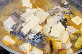 酸菜鱼头豆腐汤的做法，这样做鲜嫩入味，开胃没有腥味，营养丰富视频封面