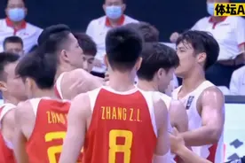中国男篮又打架了！对阵日本，竟然落后！杜锋能带队完成救赎吗？视频封面