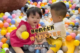 小七月和天天究竟做了什么，惹得家长们惊恐万分，这对萌娃真大胆视频封面
