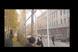 让泰安爆火的小哥，一战成名的小哥，为爱痴狂的小哥泰山学院视频封面