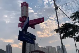 1⃣️香港🇭🇰香港仔，是避风塘，有观光小艇，著名的已结业珍宝海鲜舫