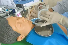 这就是胃管的置入，它是从鼻子里面插进去直到胃里面。。视频封面