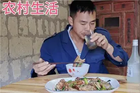 农村光棍去喝喜酒，打包了好多肉回来，今晚又是美美的一餐视频封面