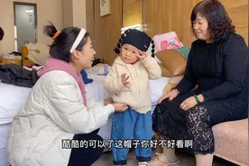 秀秀给臭美安心入手几套新衣服，试穿时各种摆拍，看来安姐很满意视频封面