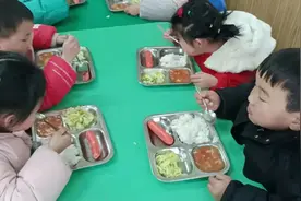 安徽毛妹要吃红烧肉，鞋厂熄火了今天有空烧饭，两个人吃一斤猪肉