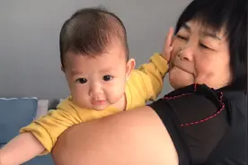 六个月宝宝见到奶奶，第一反应竟然会害怕，看一下婆婆能哄好嘛？视频封面