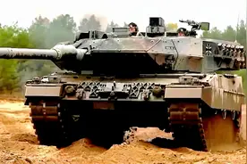 俄罗斯“缴获”乌克兰的“豹2坦克”和装甲车视频封面