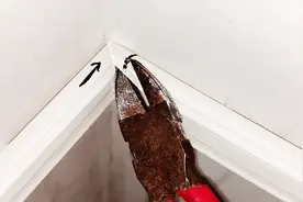 线槽怎么拐墙弯？水电工教你一招，用斜口钳就能剪出90度弯头视频封面
