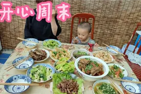 夏季聚餐，怎么配菜才能做到不油腻又不太寡淡，老人孩子都接受。视频封面