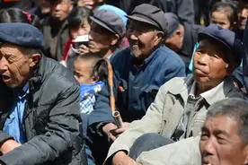 农民每年缴纳300元养老金，交15年，60岁以后每年能领多少钱视频封面