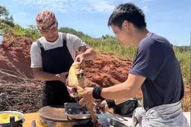 新基地做美食“铁锅烧大鹅”，色香味俱全，大家吃的可高兴视频封面