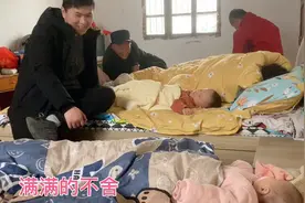 老公要去上班了，临走时看着一对儿女满满的不舍，瞬间就红了眼眶视频封面