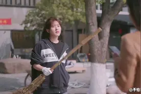 博士叫瑞贝卡，初中毕业女孩竟听成肉贝卡！#后浪赵露思视频封面