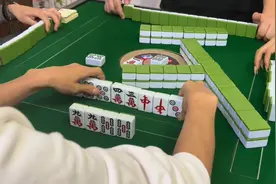 DJ小姐姐，打麻将是有点靠运气。胡牌的姿势一定要帅视频封面