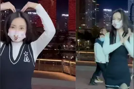 41岁柳岩穿黑丝街边跳热舞！行为却惹争议，秀一双美腿打扮似少女视频封面