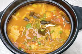 朝鲜族特色美食大酱汤，食材搭配丰富、酱香浓郁，多吃一碗大米饭视频封面