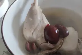 适合孩子喝的海马炖鸡汤，想知道怎样做的，进来看看吧视频封面