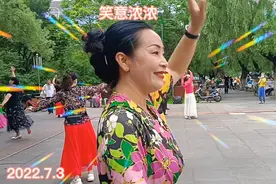 表情管理是新疆舞韵味的重要组成部分。