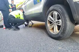 联动云现状，租车五分钟，修车两小时，交警辛苦了。视频封面