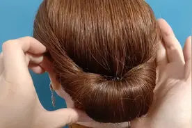 适合四五十岁妈妈扎的富贵发型，简单还很气质，方法好学实用