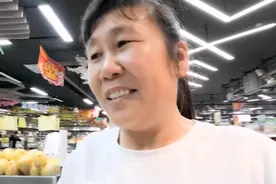 60后奶奶去好多多上班了，专门负责整理蔬菜，看她在那做的怎么样视频封面
