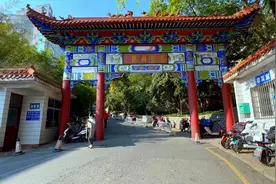 芜湖弋矶山医院，隐蔽在山脚的古色古香长廊，是观江望桥绝佳境地视频封面