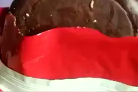 好丽友·派吃出虫子！客服回应：小虫可以咬破包装自己钻进去，不是生产问题图片