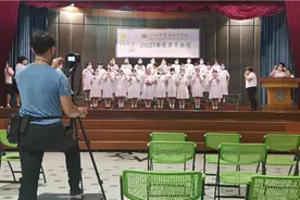 澳门一家女子学校毕业典礼全程使用普通话，支持澳门双语教学视频封面