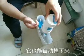 蹲便的器水箱不停的淌水，就是这个地方有异物，清除一下就行了视频封面